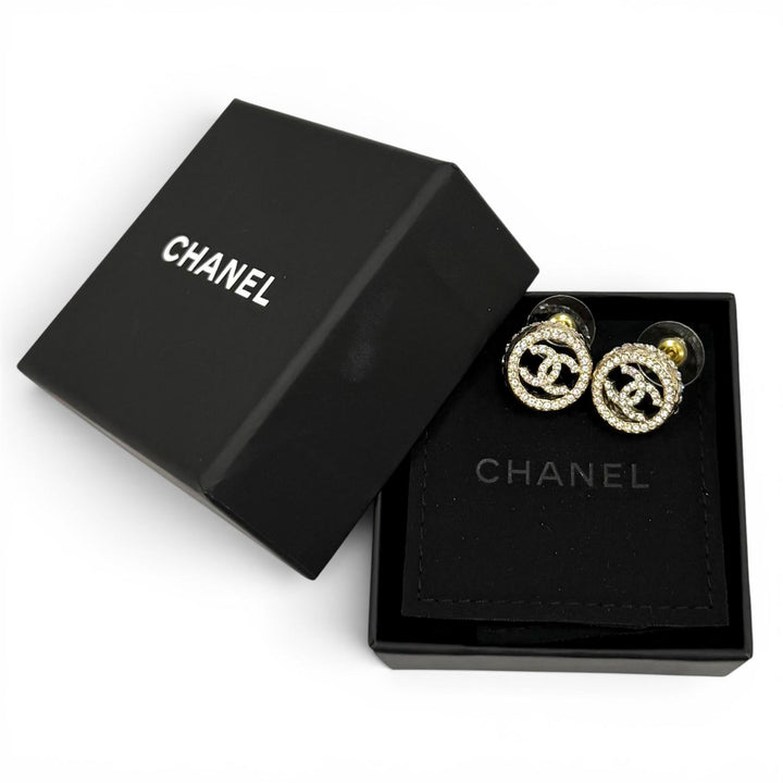 Great CHANEL Pierce Rhinestone COCO Mark quilting gold Women B22S AB8304