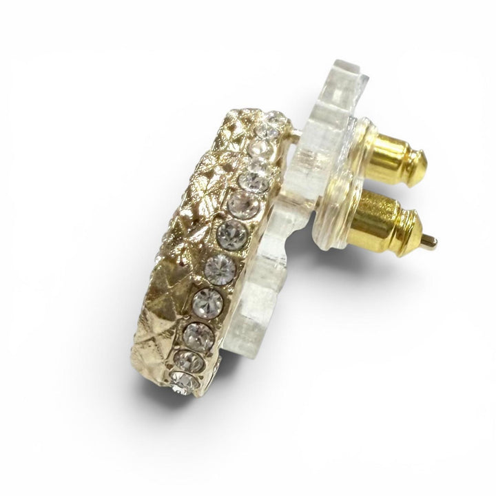 Great CHANEL Pierce Rhinestone COCO Mark quilting gold Women B22S AB8304