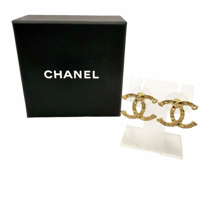 Great CHANEL Pierce gold Women B24V ABB375
