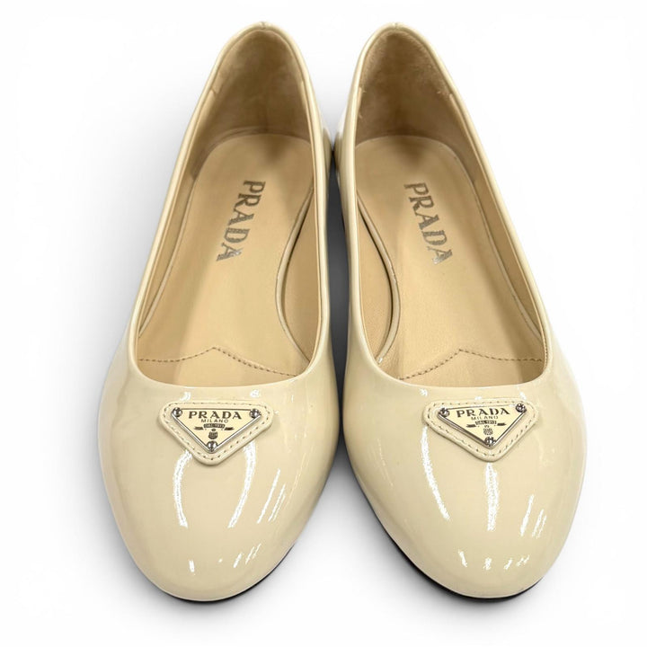 Excellent PRADA pumps Triangle Logo Patent Leather Flats Ivory 35 1F200N