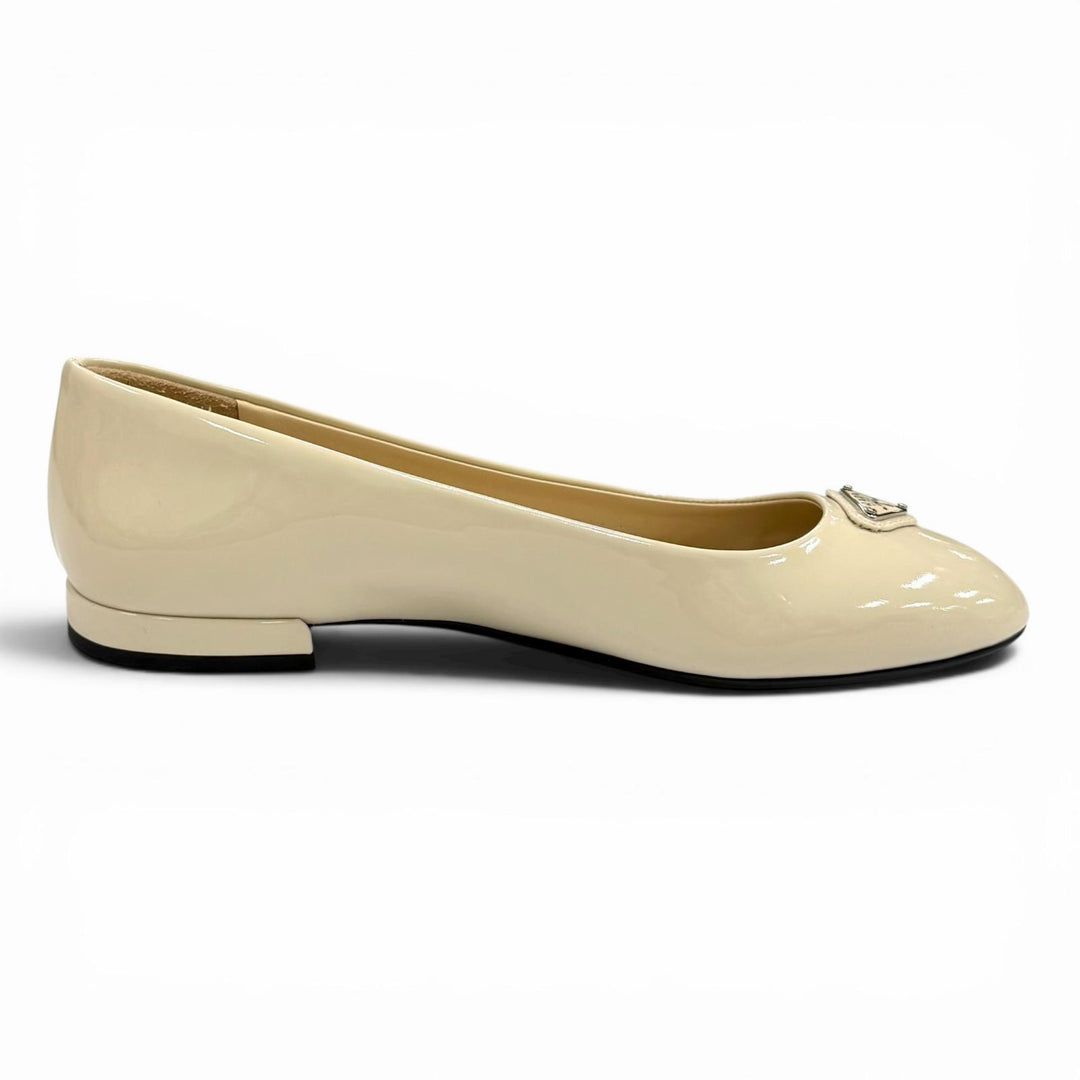 Excellent PRADA pumps Triangle Logo Patent Leather Flats Ivory 35 1F200N