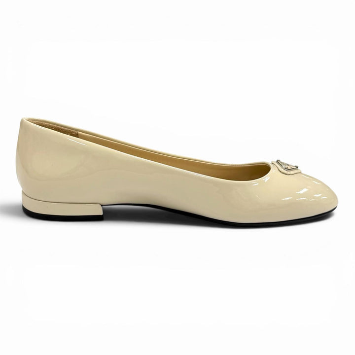 Excellent PRADA pumps Triangle Logo Patent Leather Flats Ivory 35 1F200N