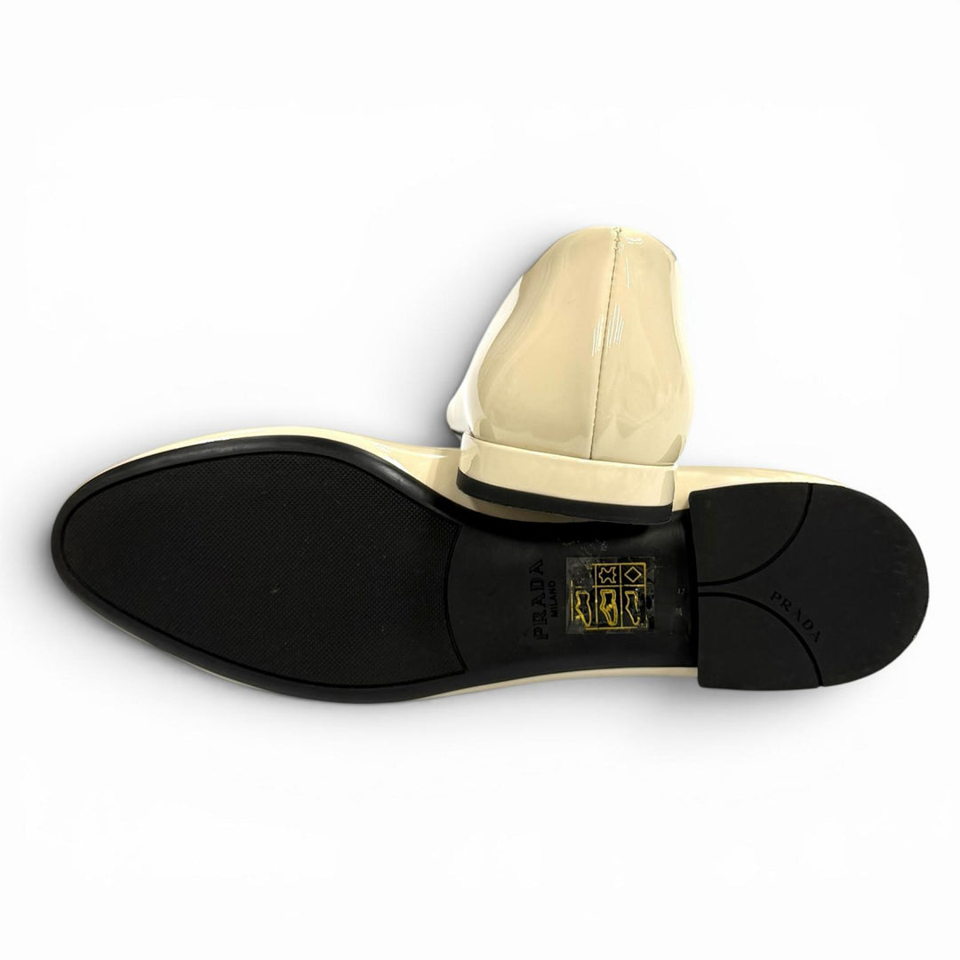 Excellent PRADA pumps Triangle Logo Patent Leather Flats Ivory 35 1F200N
