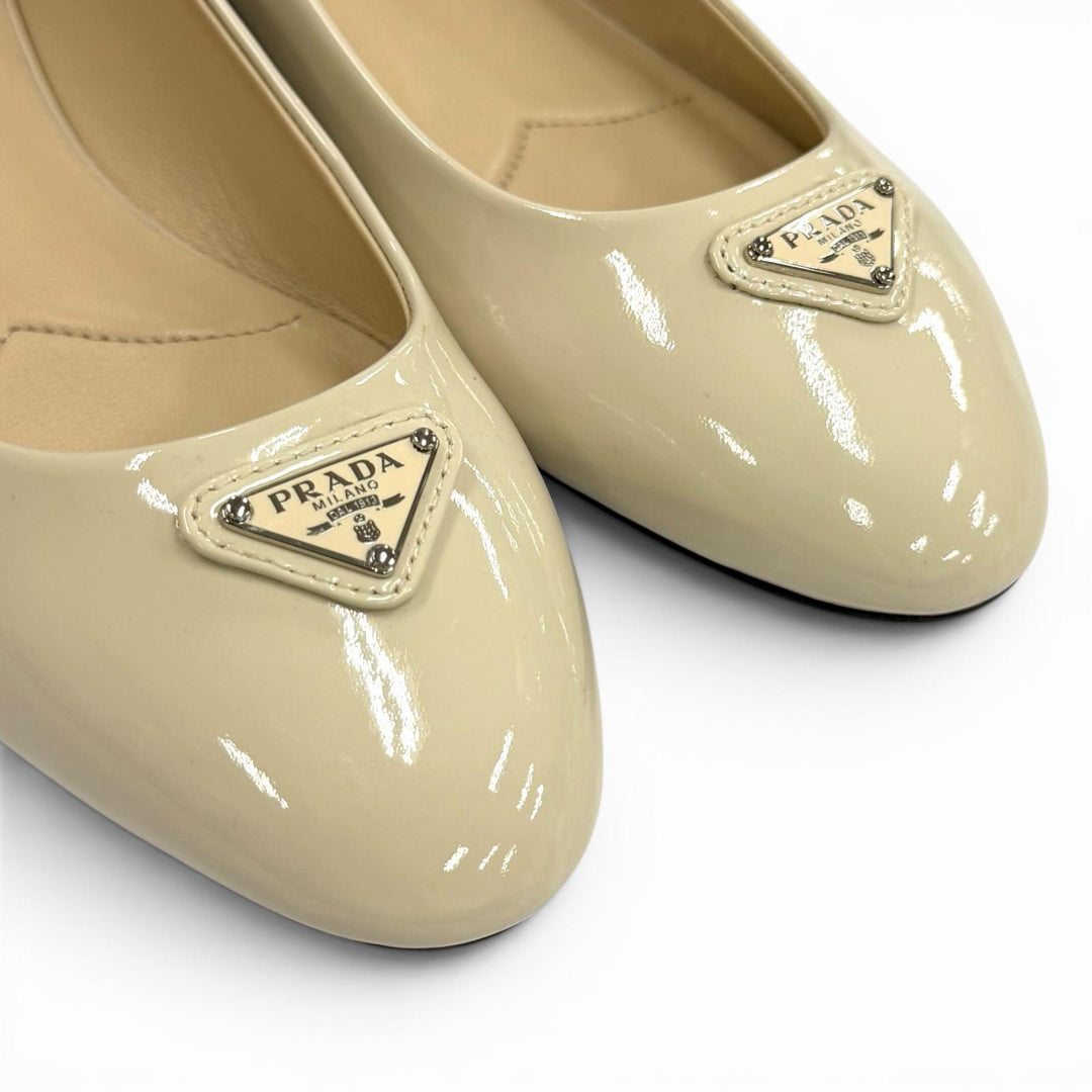 Excellent PRADA pumps Triangle Logo Patent Leather Flats Ivory 35 1F200N
