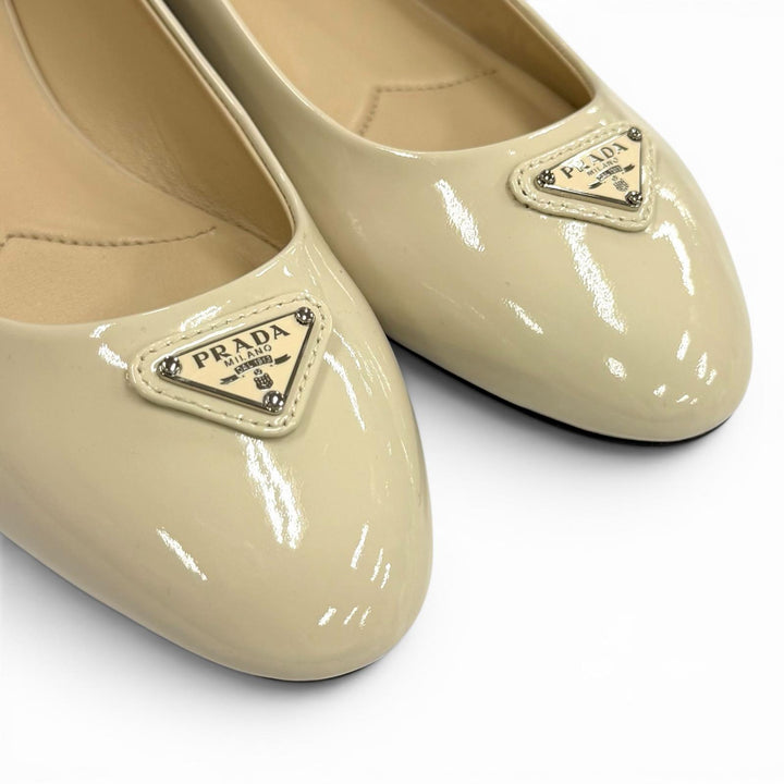 Excellent PRADA pumps Triangle Logo Patent Leather Flats Ivory 35 1F200N