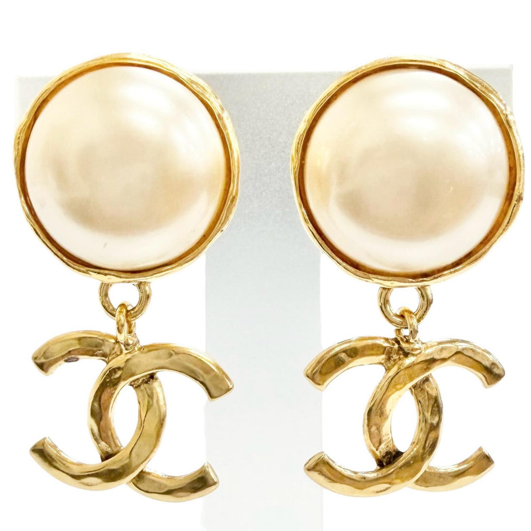 Excellent CHANEL Earring COCO Mark Fake Pearl Swing gold Women 94A