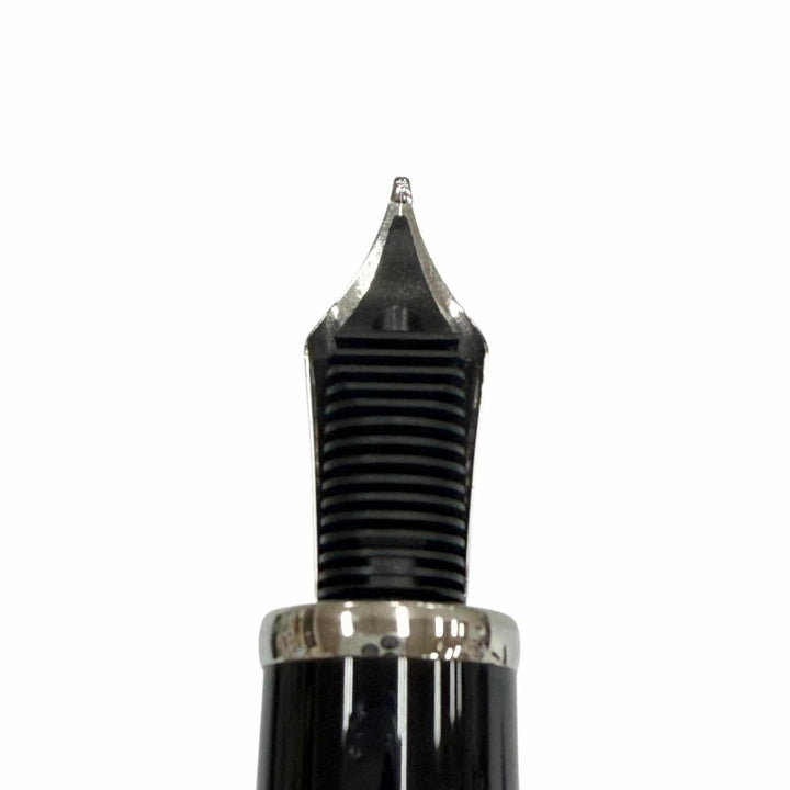 Pristine MONTBLANC fountain pen Author Series 2008: George Bernard Shaw Silver