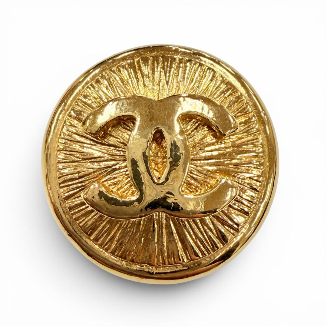 Great CHANEL button COCO Mark gold Women