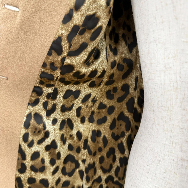 Pristine DOLCE&GABBANA coat Leopard print lining, DG logo Camel 36 F0941T