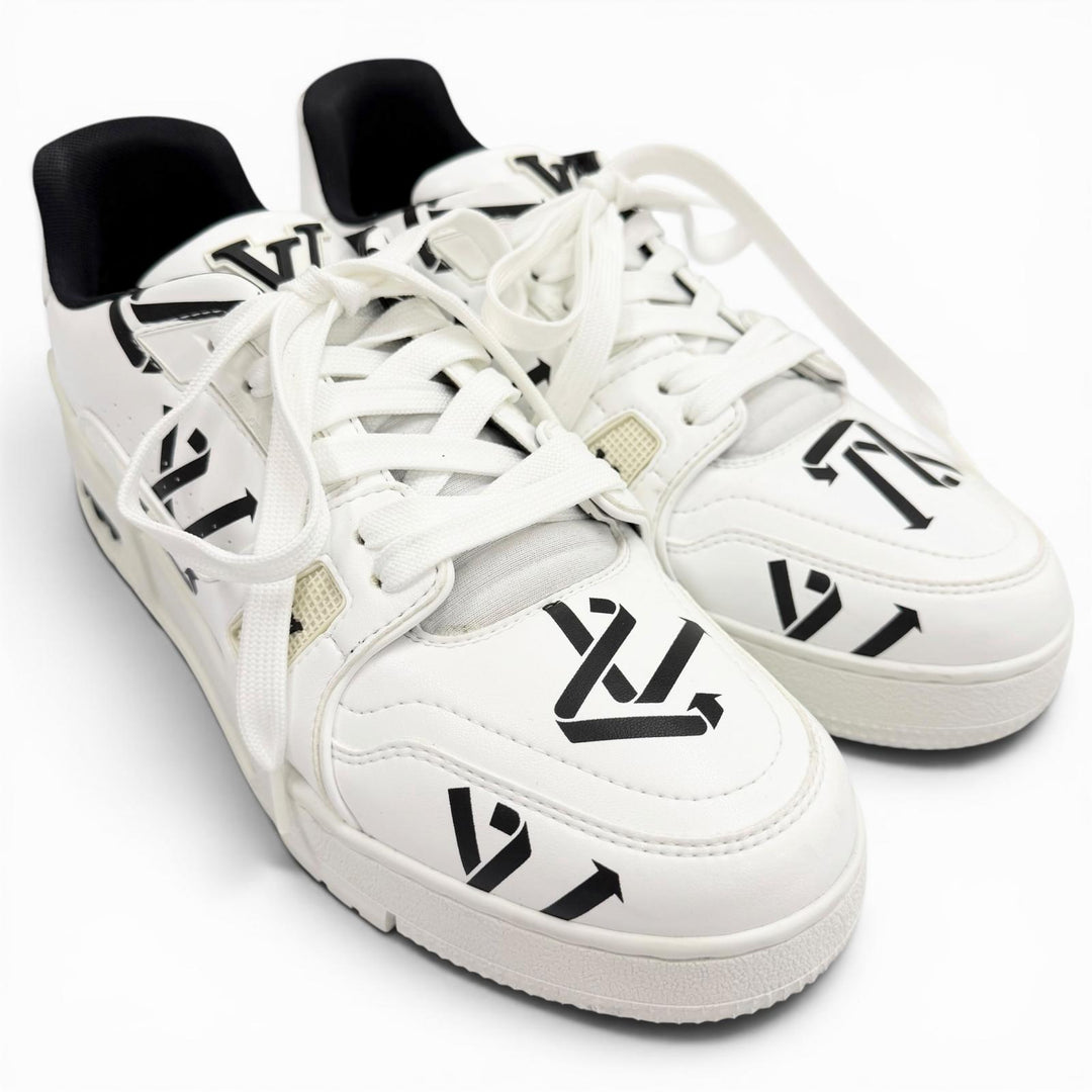 Great LOUIS VUITTON Low cut sneakers LV logo whole pattern white leather mens 6