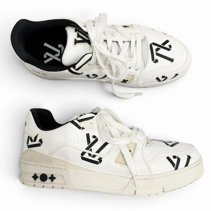 Great LOUIS VUITTON Low cut sneakers LV logo whole pattern white leather mens 6