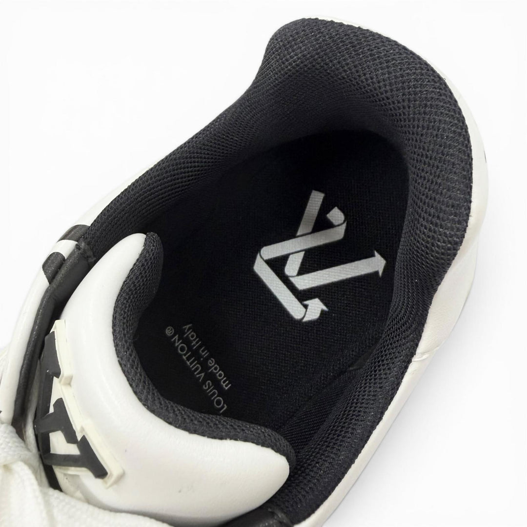 Great LOUIS VUITTON Low cut sneakers LV logo whole pattern white leather mens 6
