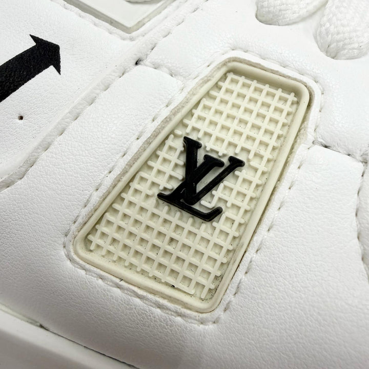 Great LOUIS VUITTON Low cut sneakers LV logo whole pattern white leather mens 6