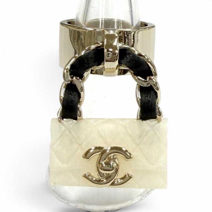 Excellent CHANEL Ring ring Matelassé Turnlock Bag Charm Ring white Women B23C