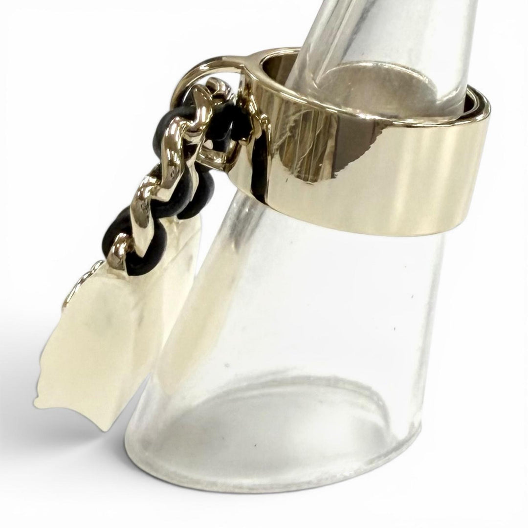 Excellent CHANEL Ring ring Matelassé Turnlock Bag Charm Ring white Women B23C