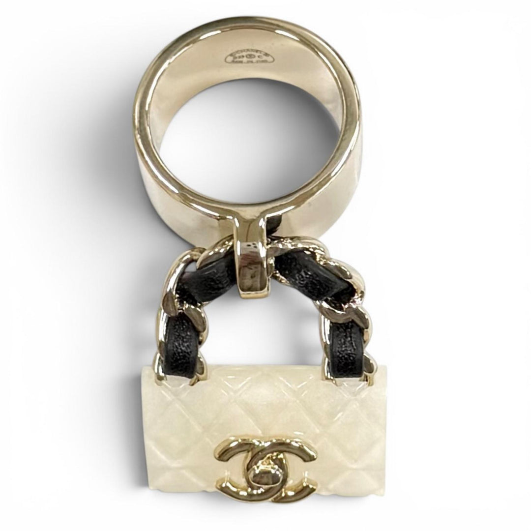 Excellent CHANEL Ring ring Matelassé Turnlock Bag Charm Ring white Women B23C