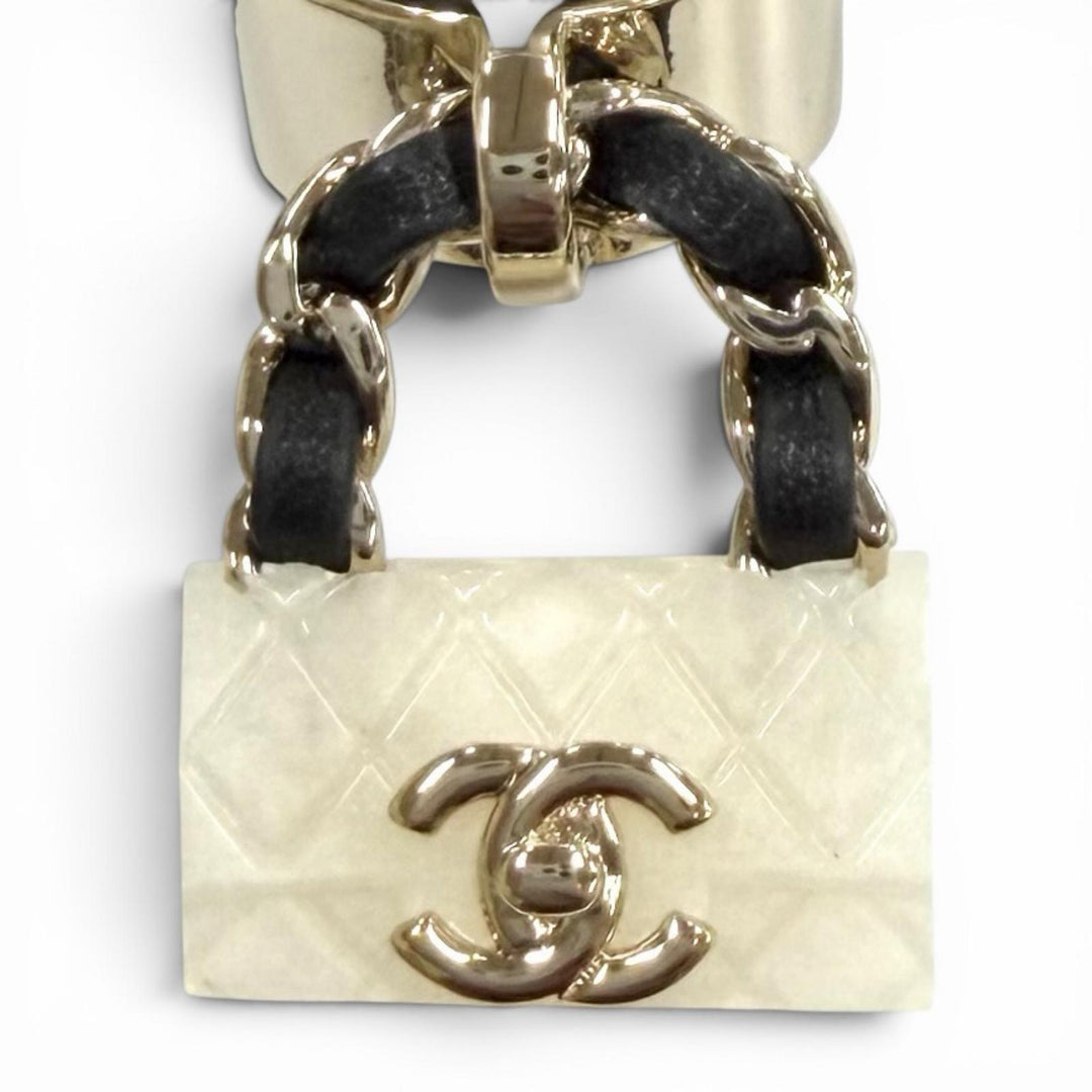Excellent CHANEL Ring ring Matelassé Turnlock Bag Charm Ring white Women B23C