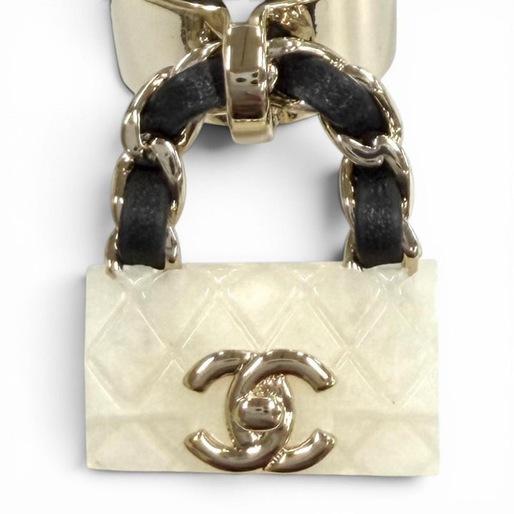 Excellent CHANEL Ring ring Matelassé Turnlock Bag Charm Ring white Women B23C