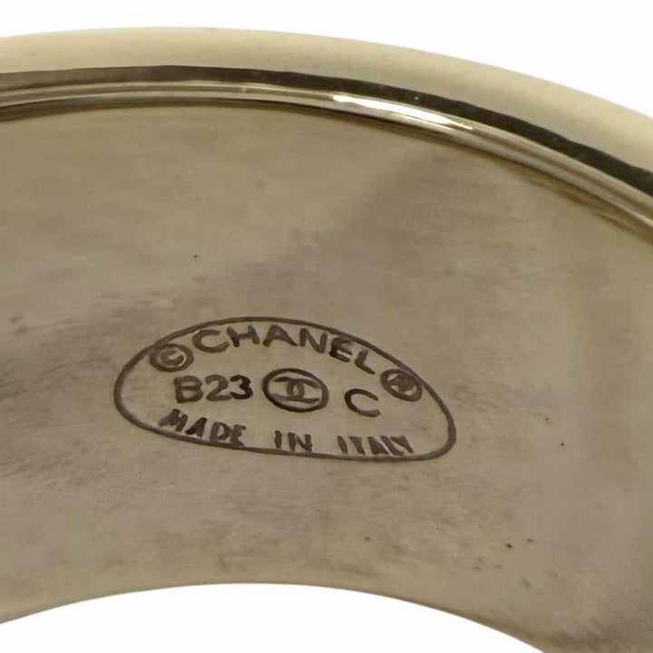 Excellent CHANEL Ring ring Matelassé Turnlock Bag Charm Ring white Women B23C