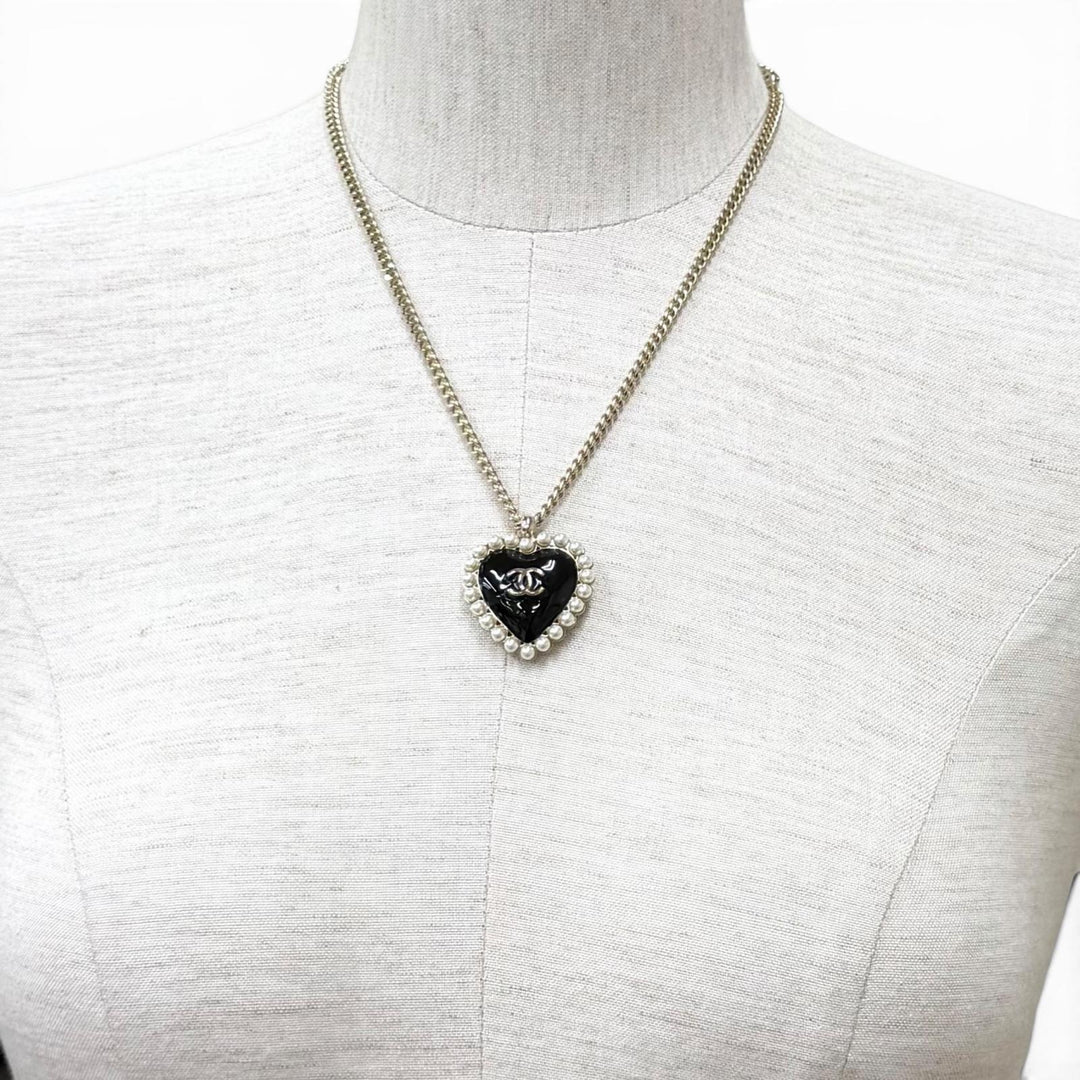 Excellent CHANEL Necklace COCO Mark Pearl Heart Pendant black Women B25