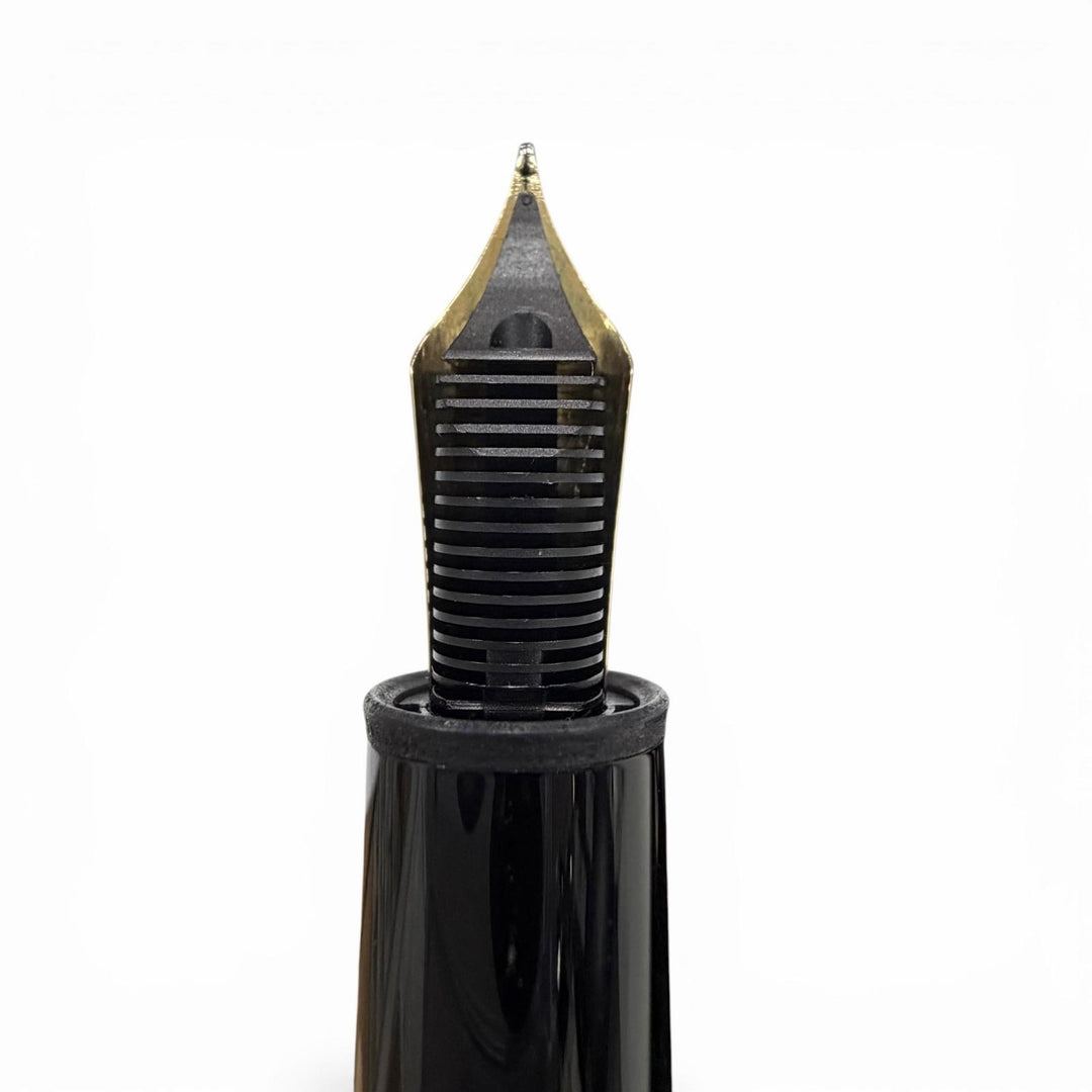 Excellent MONTBLANC fountain pen Meisterstück 147 Traveler black 14K mens