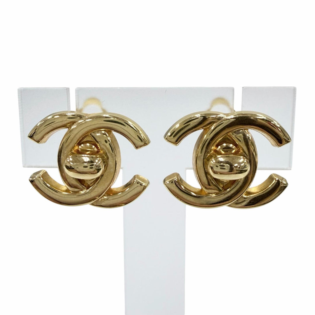 Great CHANEL Earring COCO Mark Turnlock gold Women 97P