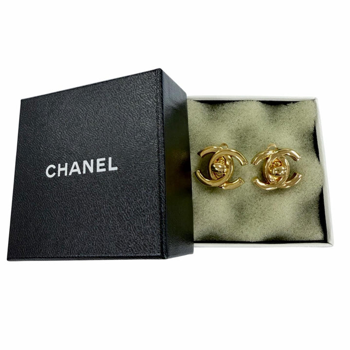 Great CHANEL Earring COCO Mark Turnlock gold Women 97P