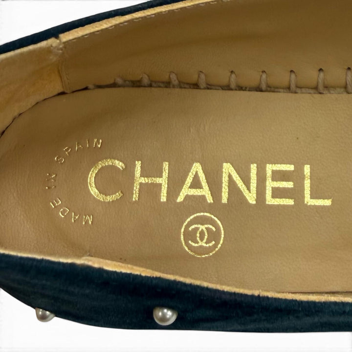 Great CHANEL Slip-on COCO Mark Eco Pearl Suede Leather Espadrilles 35 G29762