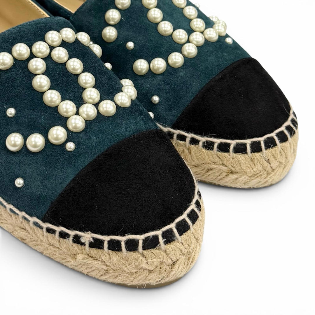 Great CHANEL Slip-on COCO Mark Eco Pearl Suede Leather Espadrilles 35 G29762