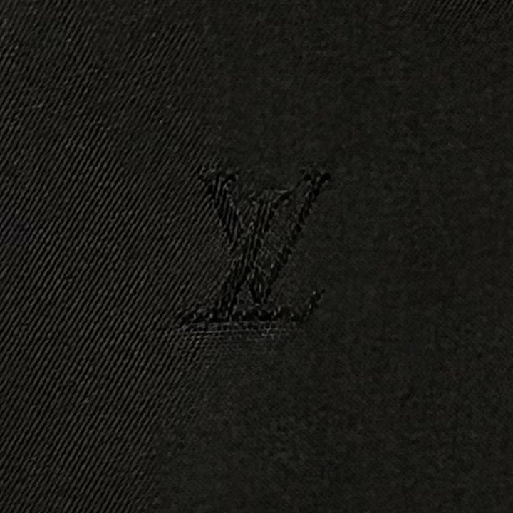 Great LOUIS VUITTON Jacket Monogram lining, concealed placket. Navy cashmere 42