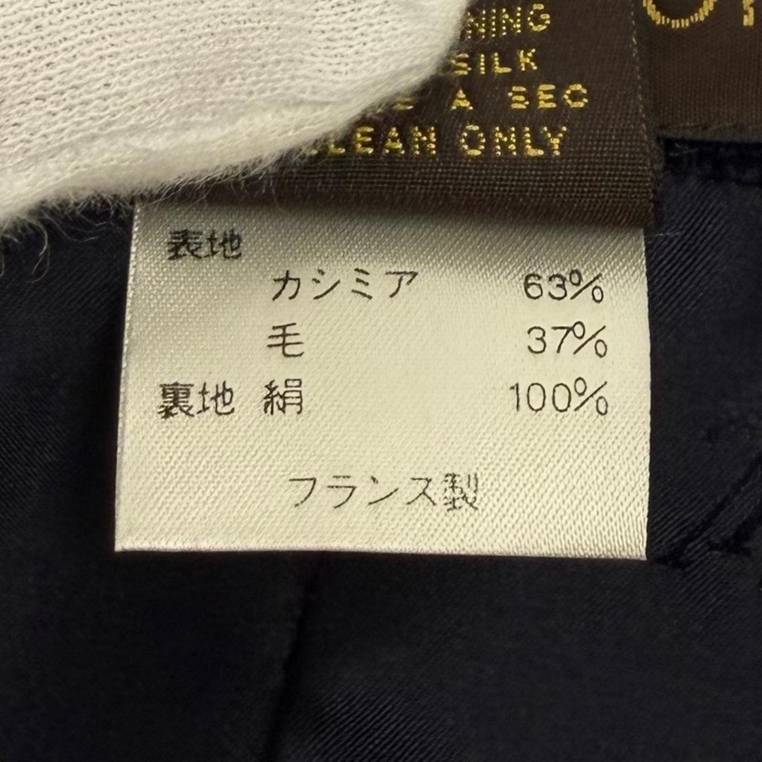 Great LOUIS VUITTON Jacket Monogram lining, concealed placket. Navy cashmere 42