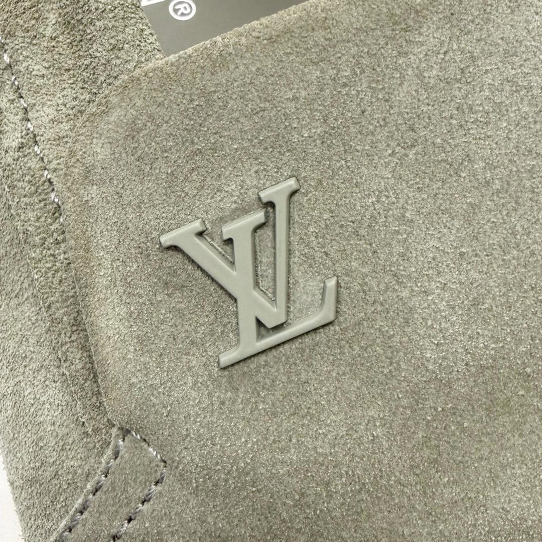 Excellent LOUIS VUITTON Slip-on Pacific Line LV logo Metal Gray