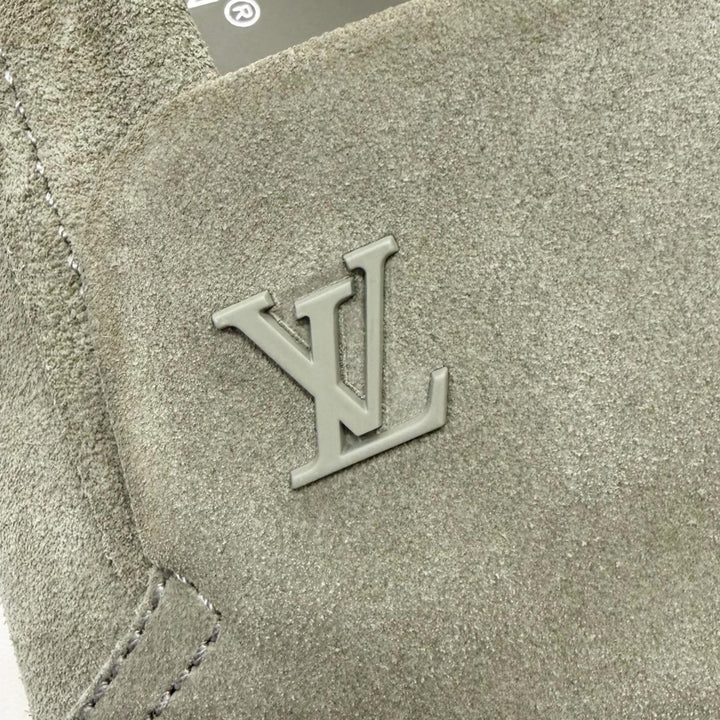 Excellent LOUIS VUITTON Slip-on Pacific Line LV logo Metal Gray