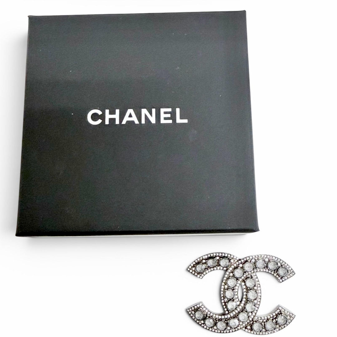 Excellent CHANEL Brooch COCO Mark Rhinestone Gunmetal Silver Women C23B
