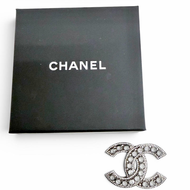 Excellent CHANEL Brooch COCO Mark Rhinestone Gunmetal Silver Women C23B