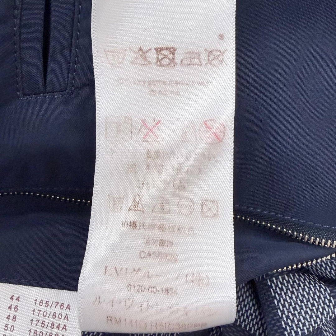 Excellent LOUIS VUITTON coat Damier Pattern lining