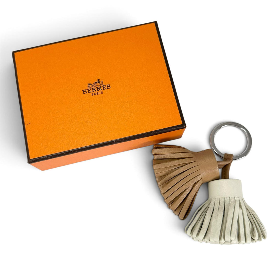Excellent HERMES charm Carmen Unodos Key ring beige marfa Anyo Miro Women