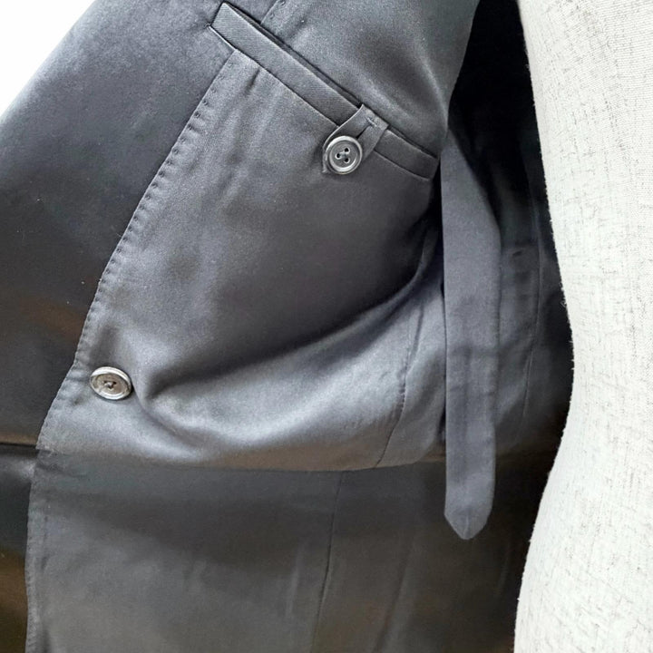 Pristine LOUIS VUITTON tailored jacket LV logo gold buttons, peaked lapels 36