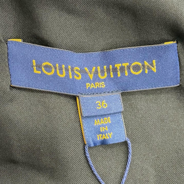 Pristine LOUIS VUITTON tailored jacket LV logo gold buttons, peaked lapels 36