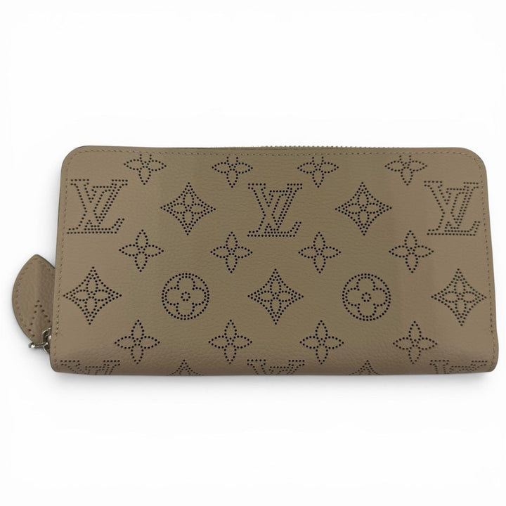 Pristine LOUIS VUITTON Purse Zippy wallet Monogram Zip Around Mahina M69821