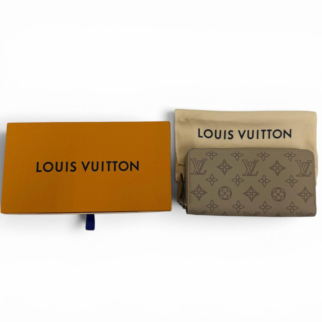 Pristine LOUIS VUITTON Purse Zippy wallet Monogram Zip Around Mahina M69821