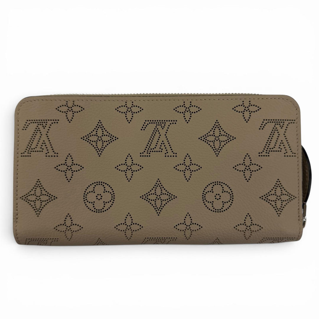 Pristine LOUIS VUITTON Purse Zippy wallet Monogram Zip Around Mahina M69821