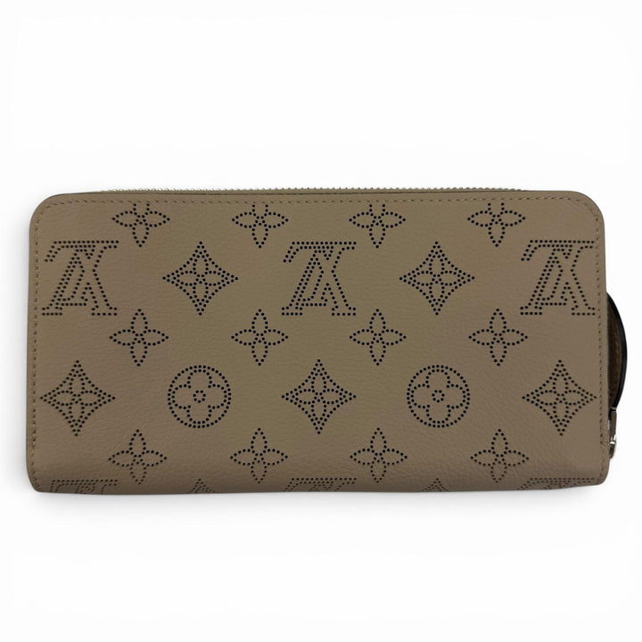 Pristine LOUIS VUITTON Purse Zippy wallet Monogram Zip Around Mahina M69821