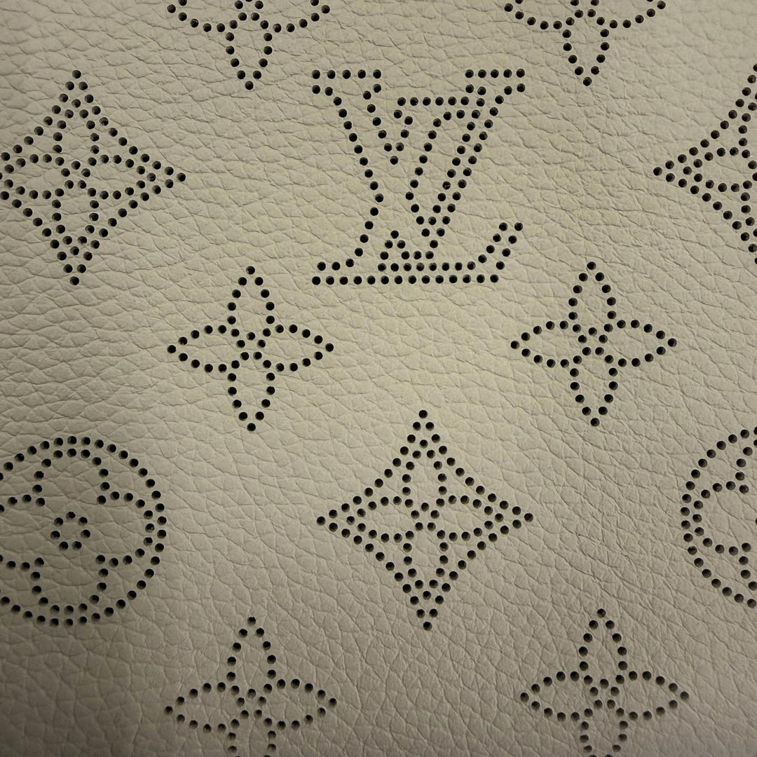 Pristine LOUIS VUITTON Purse Zippy wallet Monogram Zip Around Mahina M69821