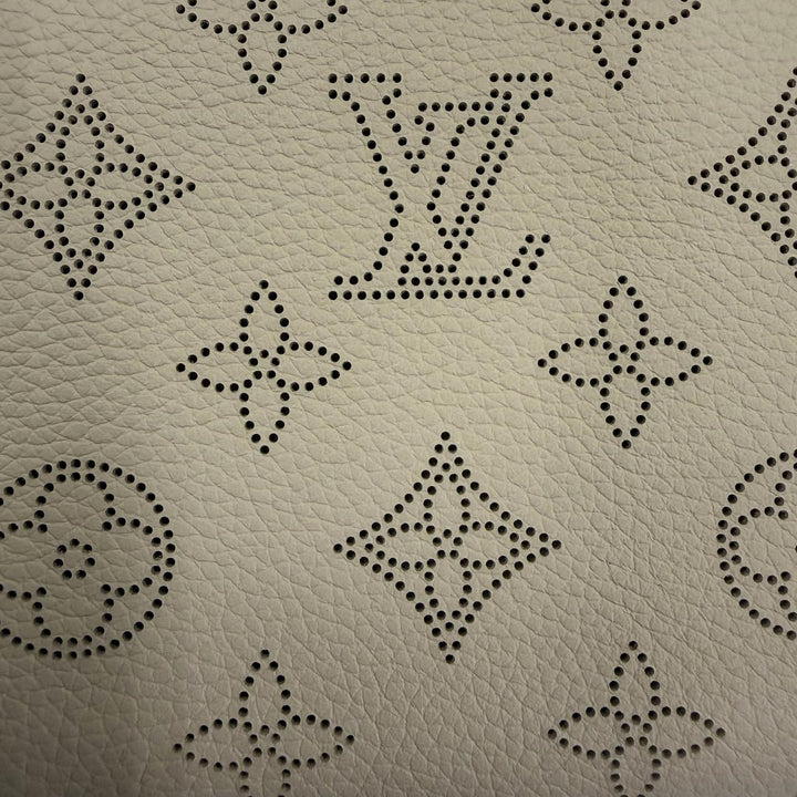 Pristine LOUIS VUITTON Purse Zippy wallet Monogram Zip Around Mahina M69821