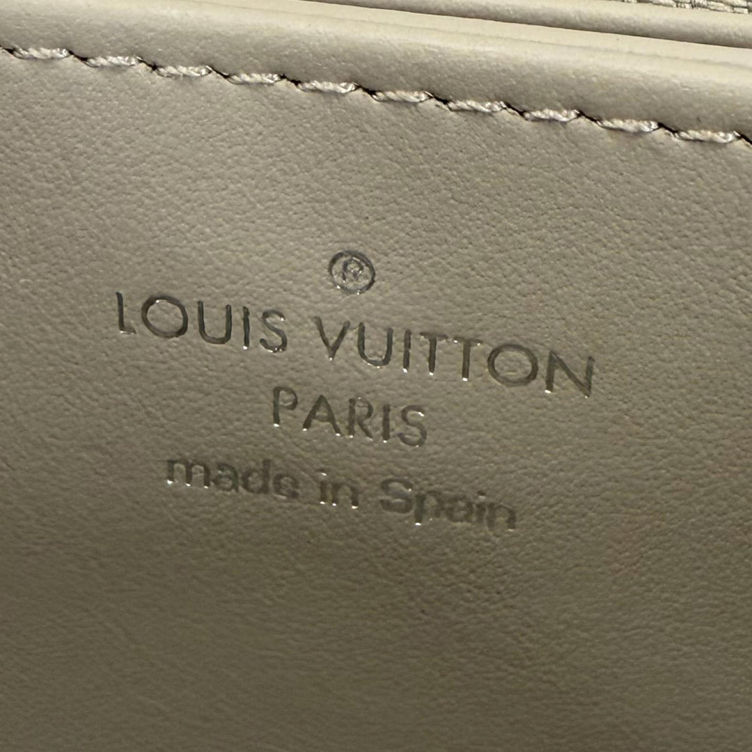 Pristine LOUIS VUITTON Purse Zippy wallet Monogram Zip Around Mahina M69821
