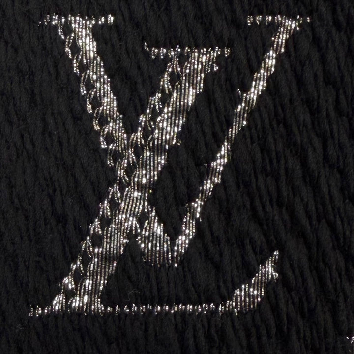 Great LOUIS VUITTON Scarf Escalp Logo Mania Shine Monogrammed with fringe M75833