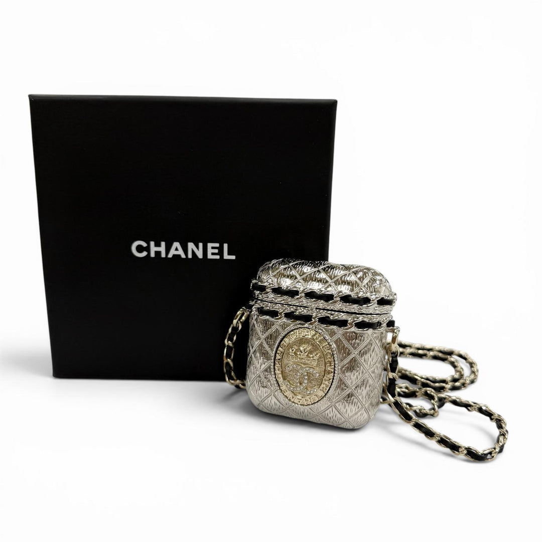 Excellent CHANEL Other accessories airpods case Silver Women B21A