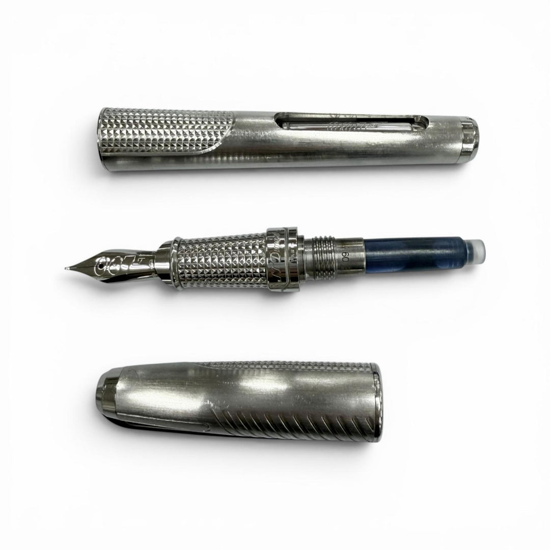 Very Good Dupont fountain pen James Bond 007 Limited Edition Silver 18K mens
