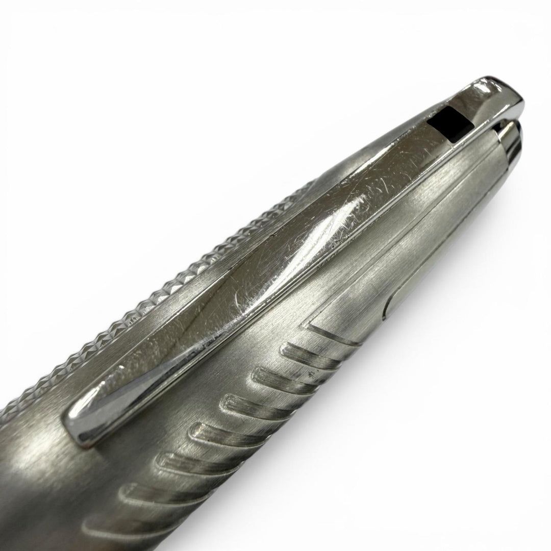 Very Good Dupont fountain pen James Bond 007 Limited Edition Silver 18K mens